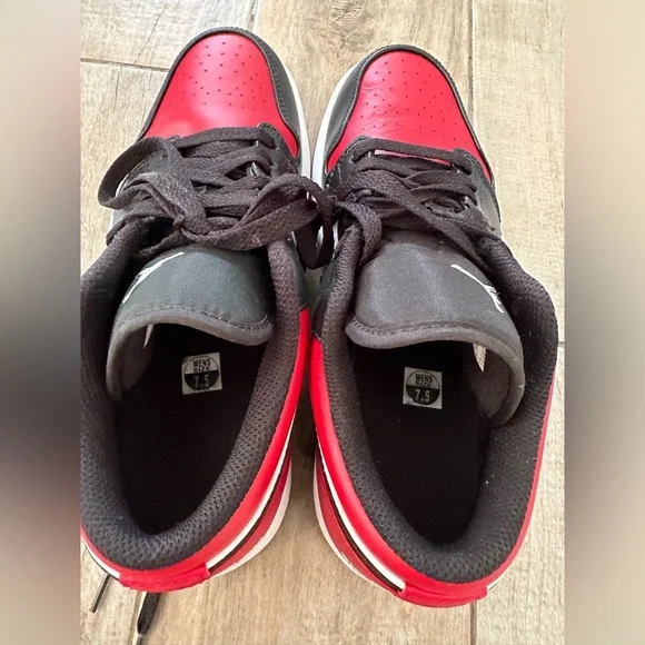 Jordan 1 Low Bred Toe Size 7.5M/9W - Picture 2 of 12